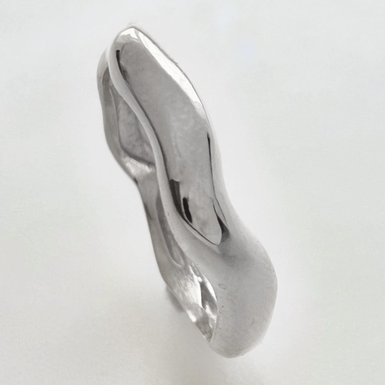 Srebrny pierścionek nieregularny