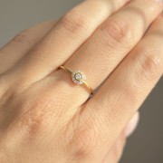 Srebrny pozłacany pierścionek z cyrkoniami NIENACHALNY