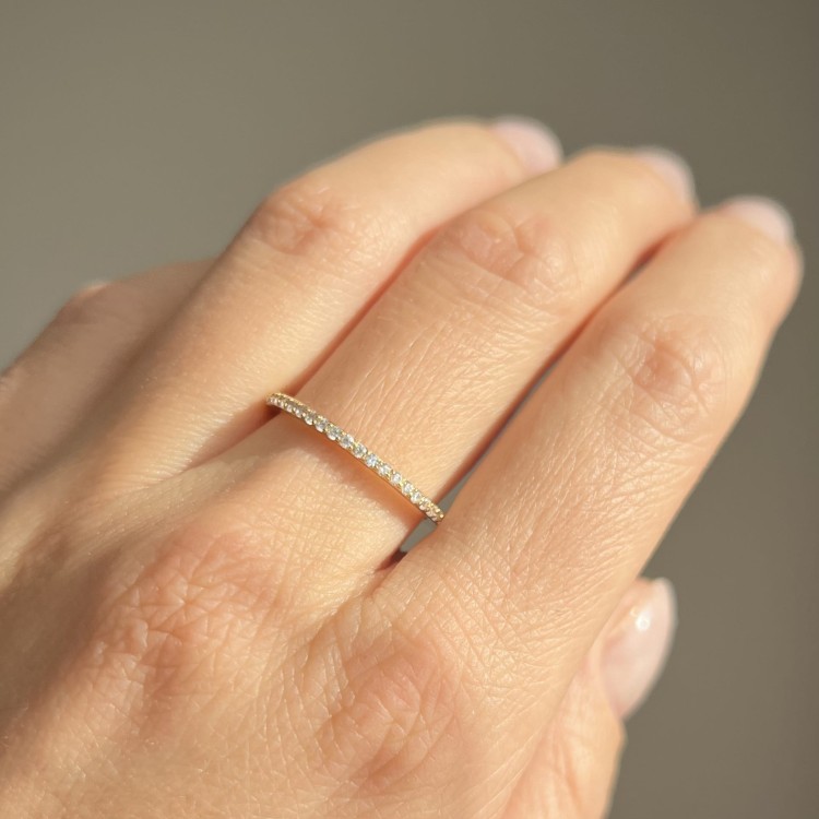 Srebrny pozłacany pierścionek obrączka z cyrkoniami KLASYCZNY