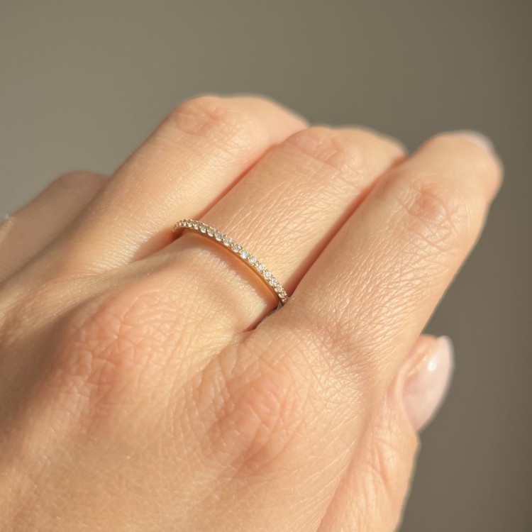 Srebrny pozłacany pierścionek obrączka z cyrkoniami KLASYCZNY