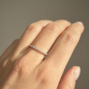 Srebrny pierścionek obrączka z cyrkoniami KLASYCZNY