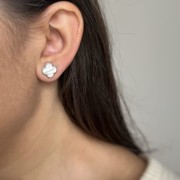 Srebrne pozłacane kolczyki KONICZYNA białe masa perłowa