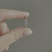 Srebrny pierścionek obrączka z cyrkoniami KLASYCZNY