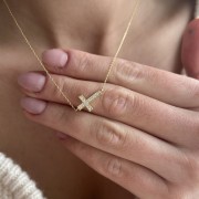 Złoty naszyjnik krzyżyk z cyrkoniami 333