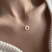 Złoty naszyjnik koło z koniczyną 333