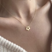 Złoty naszyjnik kwiatek 333