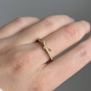 Srebrny pozłacany pierścionek z cyrkoniami KOKARDKA