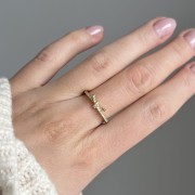 Srebrny pozłacany pierścionek z cyrkoniami KOKARDKA