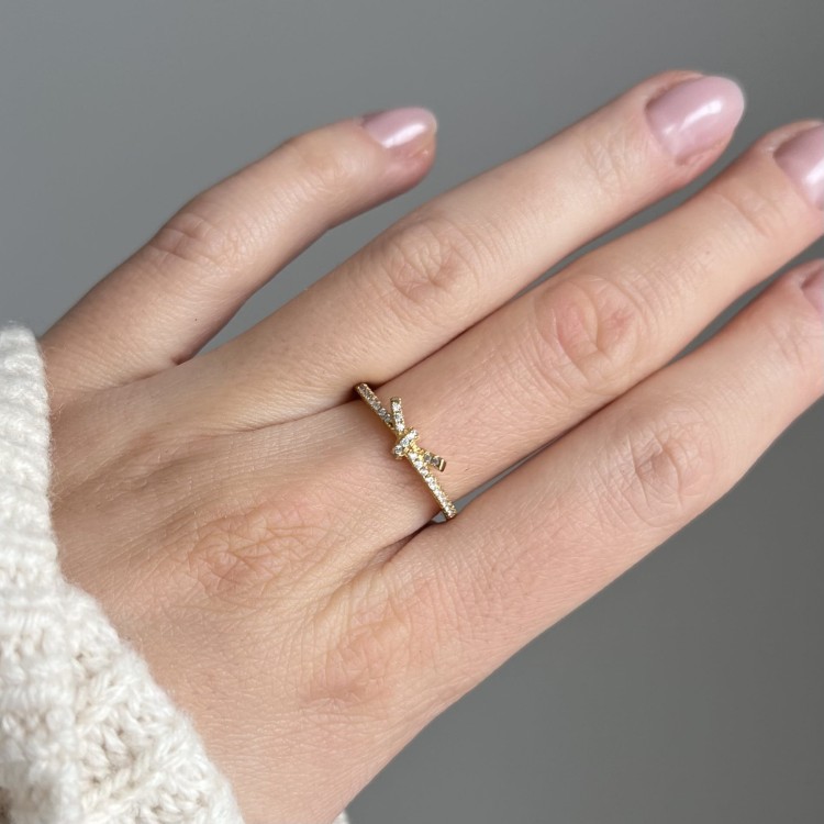 Srebrny pozłacany pierścionek z cyrkoniami KOKARDKA