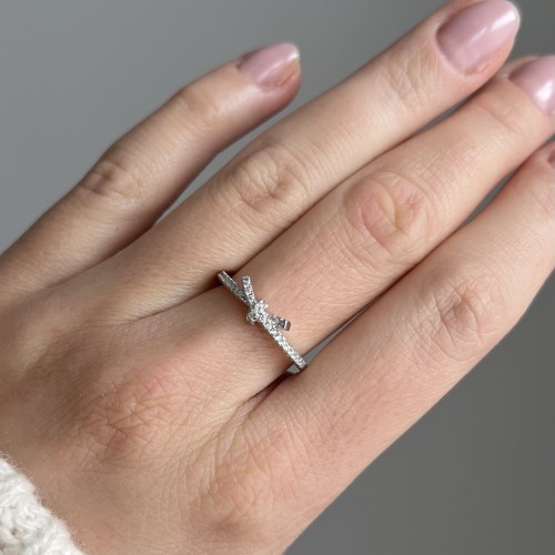 Srebrny pierścionek z cyrkoniami KOKARDKA