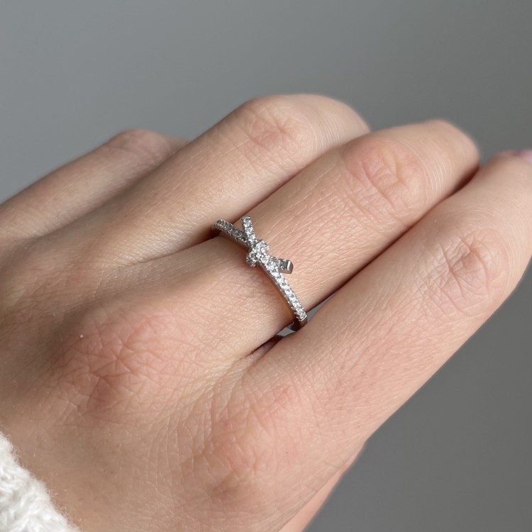 Srebrny pierścionek z cyrkoniami KOKARDKA