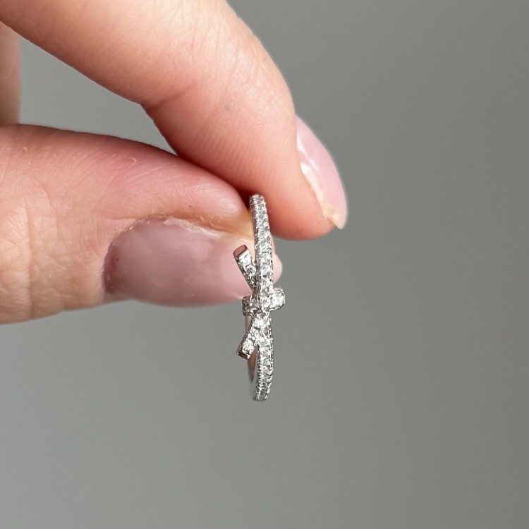 Srebrny pierścionek z cyrkoniami KOKARDKA