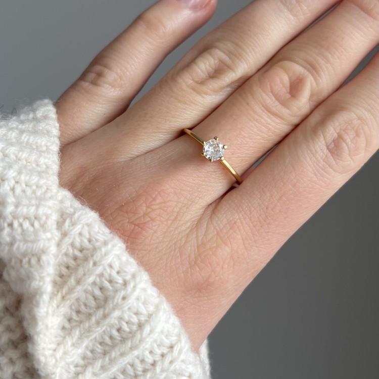 Srebrny pozłacany pierścionek z cyrkonią UKOCHANA