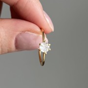 Srebrny pozłacany pierścionek z cyrkonią UKOCHANA