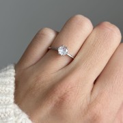 Srebrny pierścionek z cyrkonią UKOCHANA