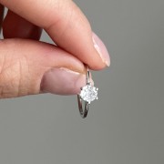 Srebrny pierścionek z cyrkonią UKOCHANA