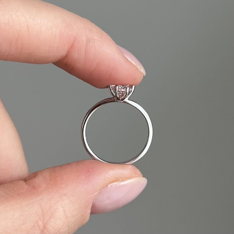 Srebrny pierścionek z cyrkonią UKOCHANA