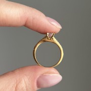 Srebrny pozłacany pierścionek z cyrkoniami JEDYNA