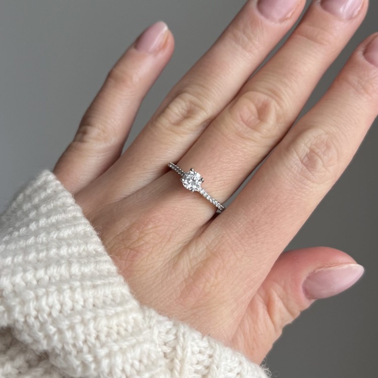 Srebrny pierścionek z cyrkoniami JEDYNA