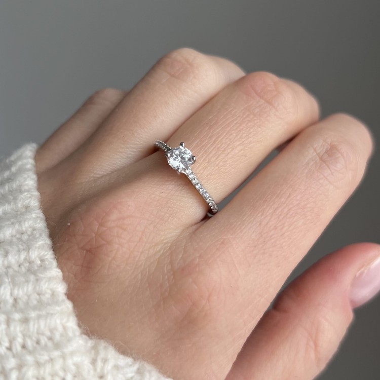 Srebrny pierścionek z cyrkoniami JEDYNA