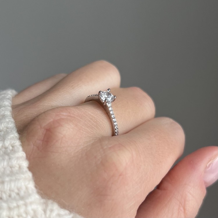 Srebrny pierścionek z cyrkoniami JEDYNA