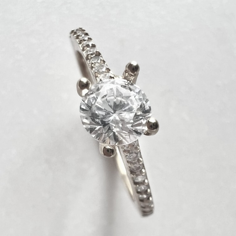 Srebrny pierścionek z cyrkoniami JEDYNA