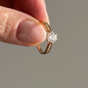 Srebrny pozłacany pierścionek z cyrkoniami WYBRANA