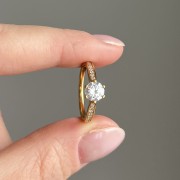 Srebrny pozłacany pierścionek z cyrkoniami WYBRANA