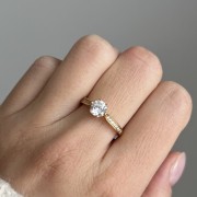 Srebrny pozłacany pierścionek z cyrkoniami WYBRANA