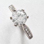 Srebrny pierścionek z cyrkoniami WYBRANA