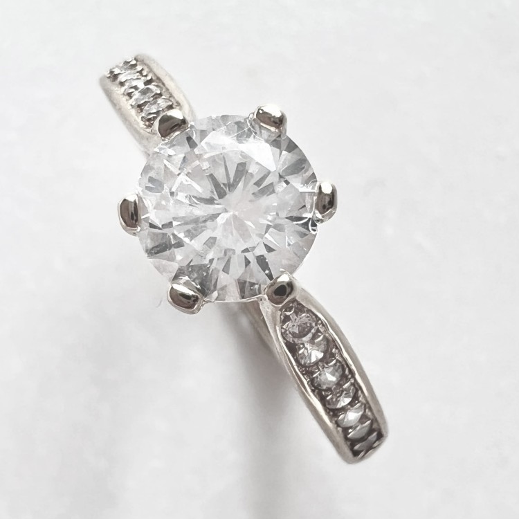 Srebrny pierścionek z cyrkoniami WYBRANA