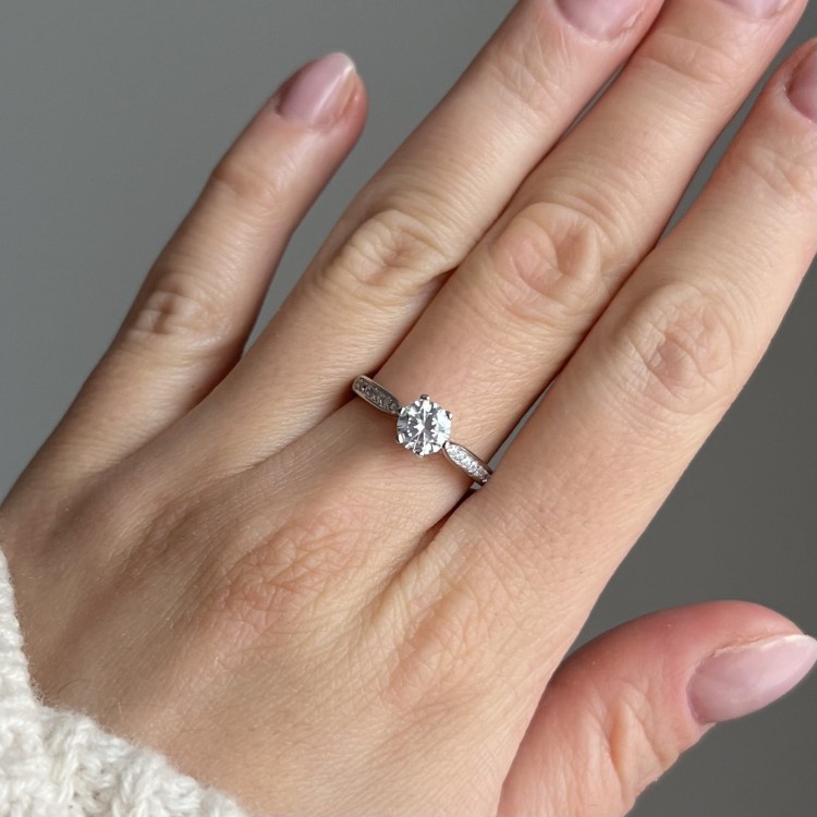 Srebrny pierścionek z cyrkoniami WYBRANA