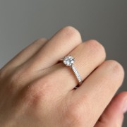 Srebrny pierścionek z cyrkoniami WYBRANA