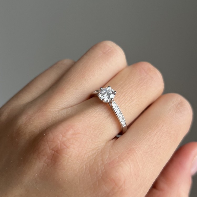 Srebrny pierścionek z cyrkoniami WYBRANA