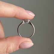 Srebrny pierścionek z cyrkoniami WYBRANA