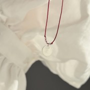 Bransoletka na sznurku personalizowana TWOJA LITERKA kamienie czerwony