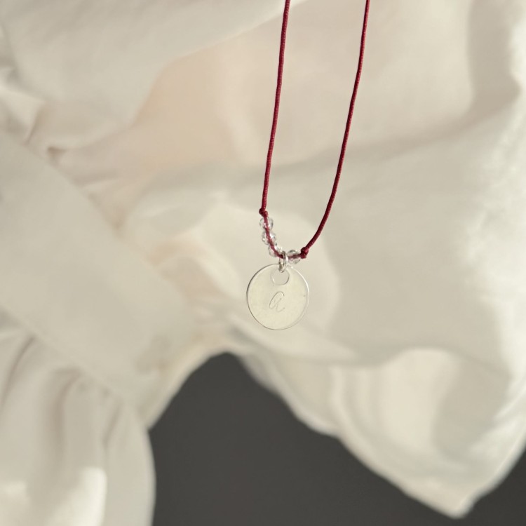 Bransoletka na sznurku personalizowana TWOJA LITERKA kamienie czerwony