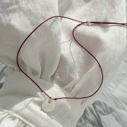 Bransoletka na sznurku personalizowana TWOJA LITERKA kamienie czerwony