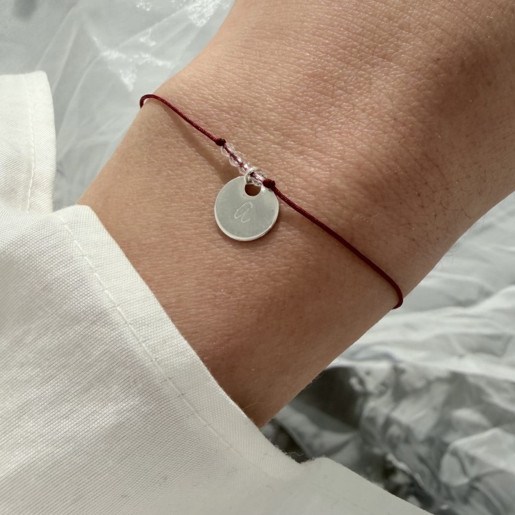 Bransoletka na sznurku personalizowana TWOJA LITERKA kamienie czerwony