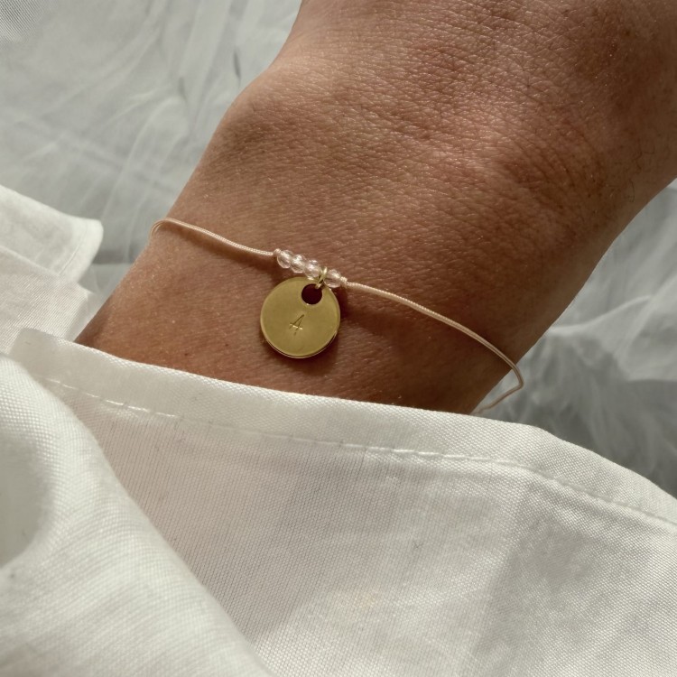 Bransoletka na sznurku personalizowana TWOJA LITERKA kamienie beżowy