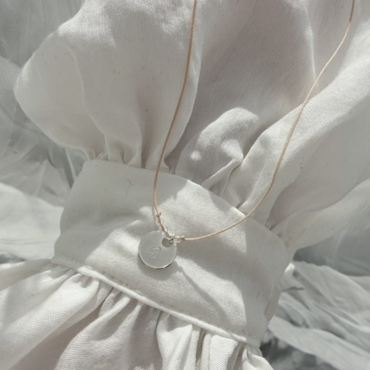 Bransoletka na sznurku personalizowana TWOJA LITERKA kamienie beżowy