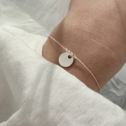 Bransoletka na sznurku personalizowana TWOJA LITERKA kamienie beżowy