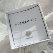 Bransoletka na sznurku personalizowana TWOJA LITERKA kamienie biały