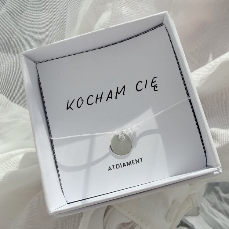 Bransoletka na sznurku personalizowana TWOJA LITERKA kamienie biały