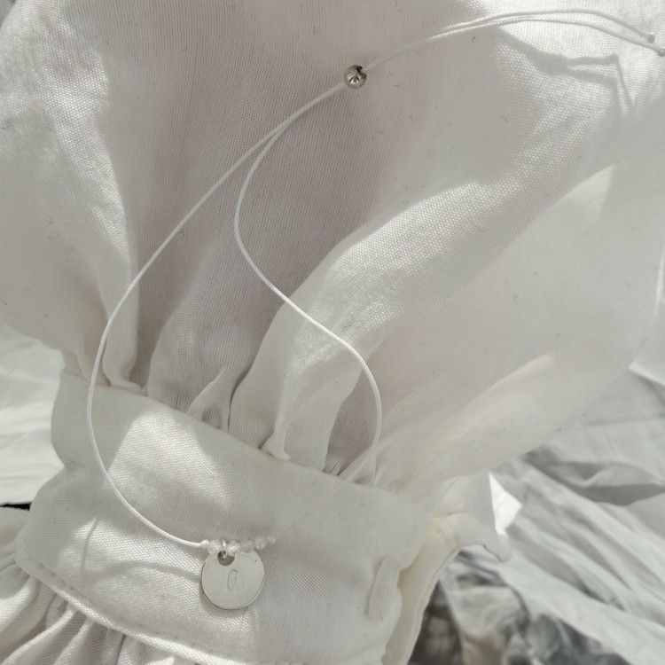 Bransoletka na sznurku personalizowana TWOJA LITERKA kamienie biały