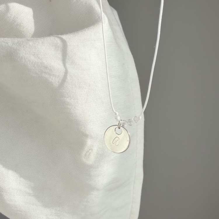 Bransoletka na sznurku personalizowana TWOJA LITERKA kamienie biały