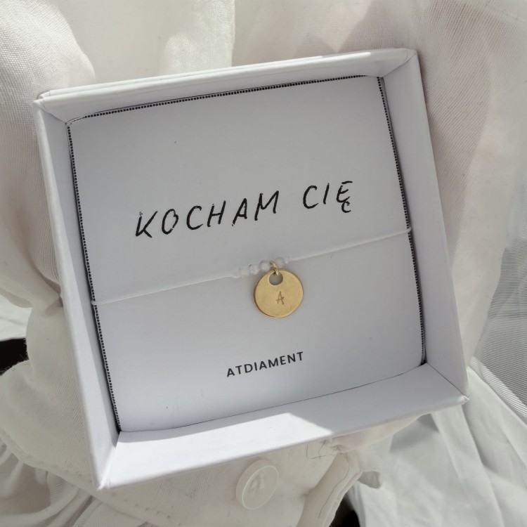 Bransoletka na sznurku personalizowana TWOJA LITERKA kamienie biały