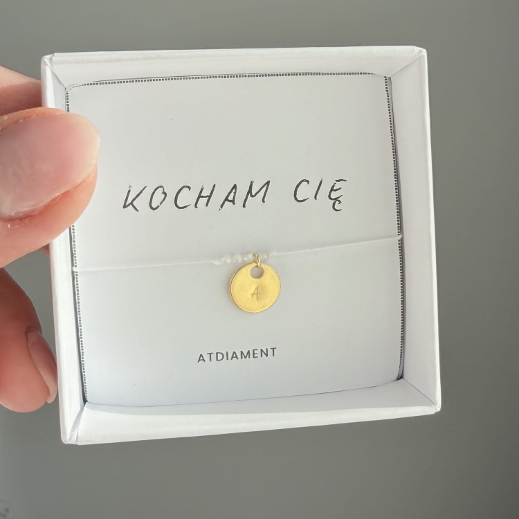 Bransoletka na sznurku personalizowana TWOJA LITERKA kamienie biały