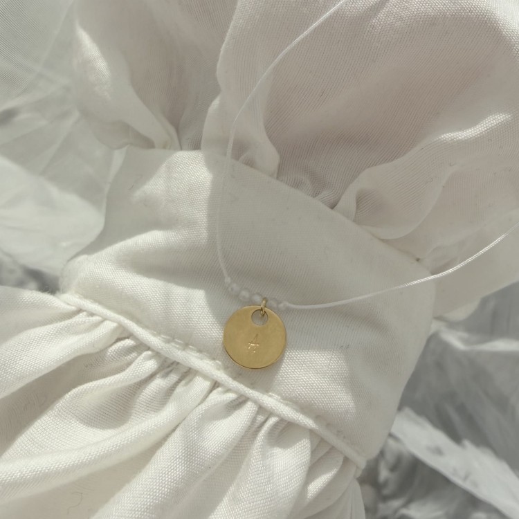 Bransoletka na sznurku personalizowana TWOJA LITERKA kamienie biały