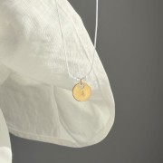 Bransoletka na sznurku personalizowana TWOJA LITERKA kamienie biały